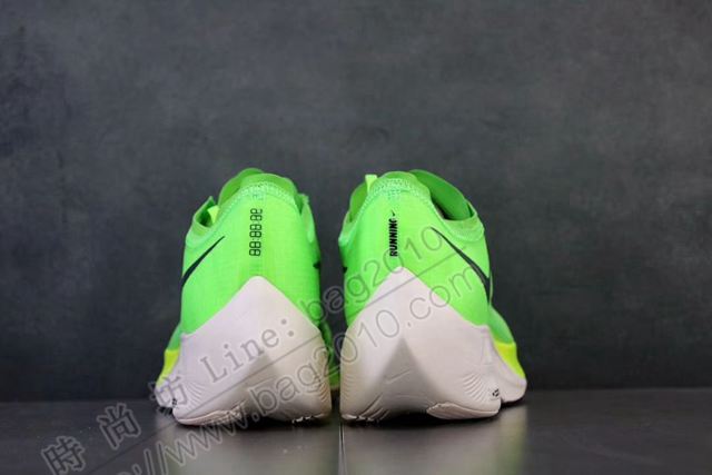 Nike女鞋 耐克新款跑鞋 Nike輕質馬拉松運動跑鞋  hdx13159